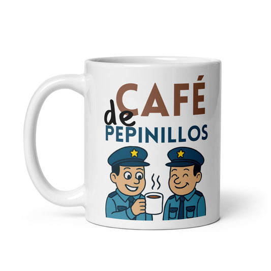 Taza con frase “Café de pepinillos” para agentes novatos