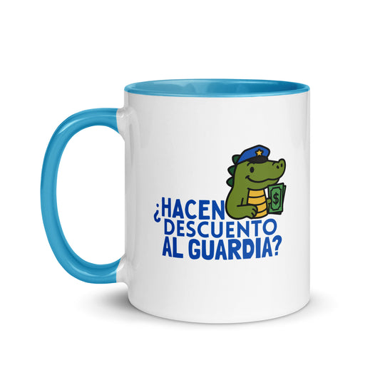 Taza con frase “¿Hacen descuento al guardia?” para agentes