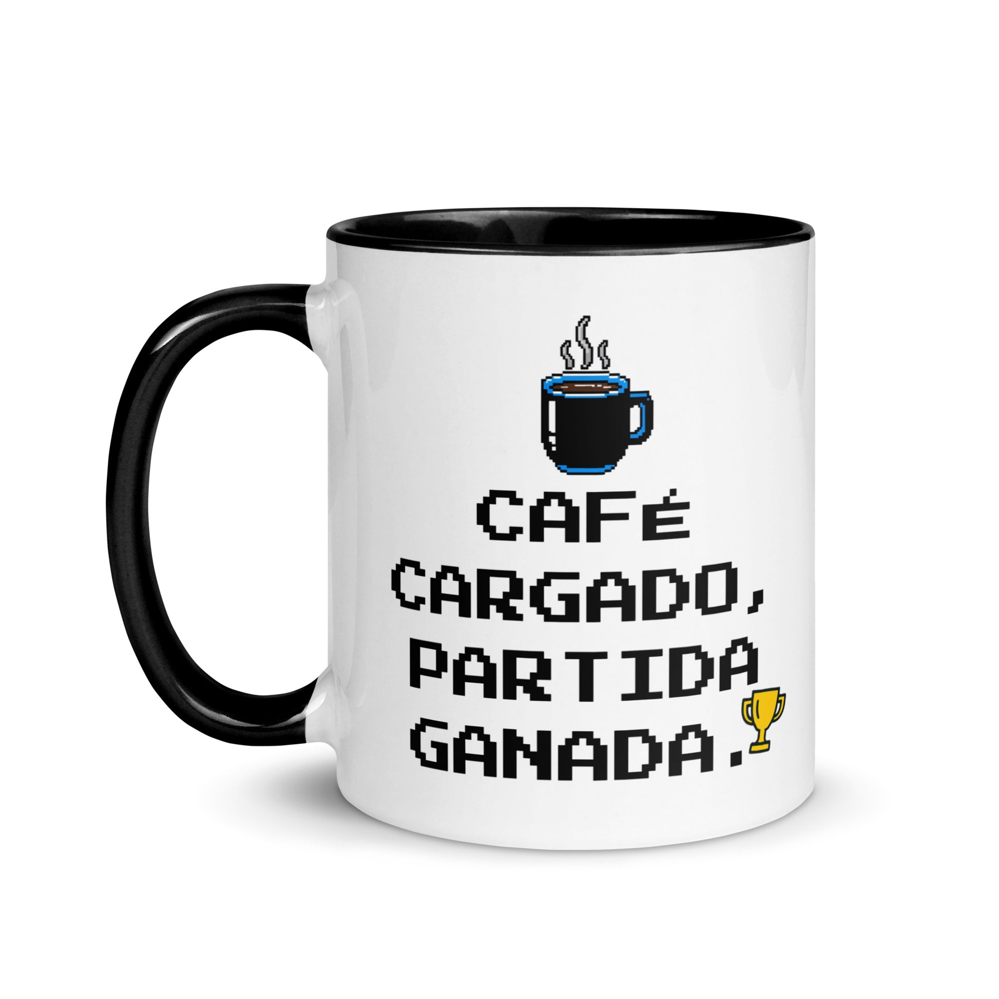 Taza con mensaje “Café cargado, partida ganada” para jugadores