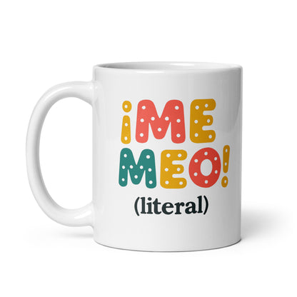 Taza con frase “¡Me meo! (Literal)” para regalar a mayores de 50 con humor descarado