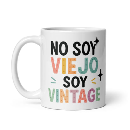Taza con frase “No soy viejo, soy vintage” para regalar a mayores de 50 con estilo