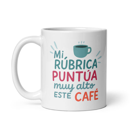 Taza con frase “Mi rúbrica puntúa muy alto este café”