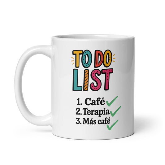 Taza con frase “To do list. Hay que hacer terapia y tomar mucho café” en diseño moderno